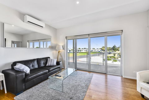 Aloha Waterfront Properties - Accommodation Search 26