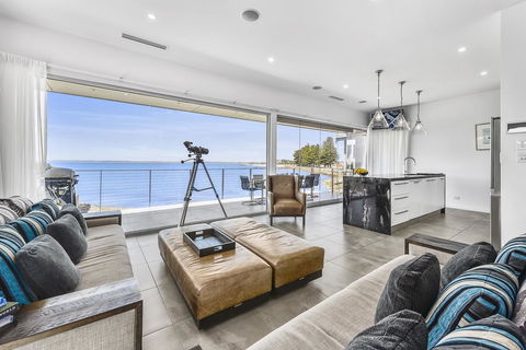 Aloha Waterfront Properties - Accommodation Search 3