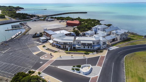 Aloha Waterfront Properties - Accommodation Search 1