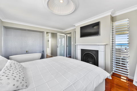 Aloha Waterfront Properties - Accommodation Search 12