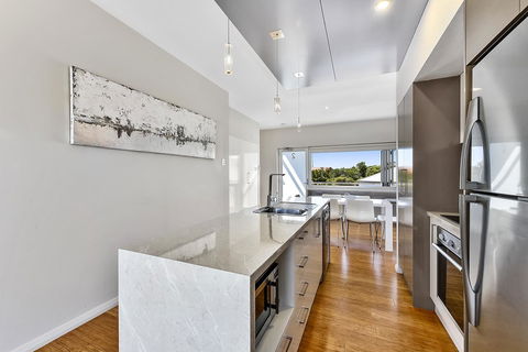 Aloha Waterfront Properties - Accommodation Search 25