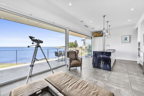 Aloha Waterfront Properties - Accommodation Search 8