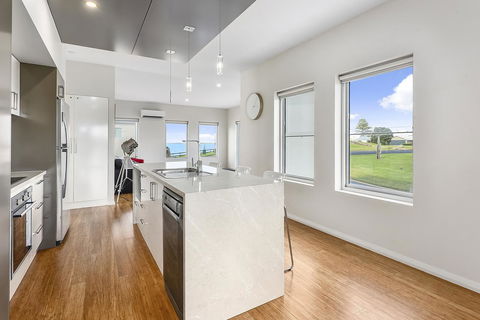 Aloha Waterfront Properties - Accommodation Search 6