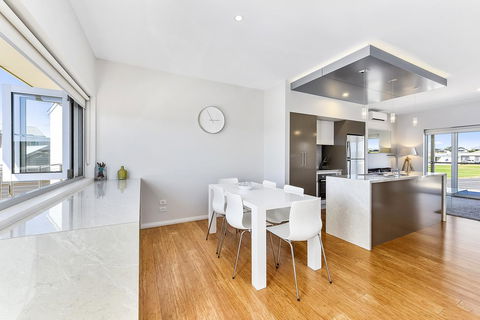 Aloha Waterfront Properties - Accommodation Search 28