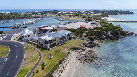 Aloha Waterfront Properties - Accommodation Search 0