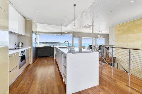 Aloha Waterfront Properties - Accommodation Search 5