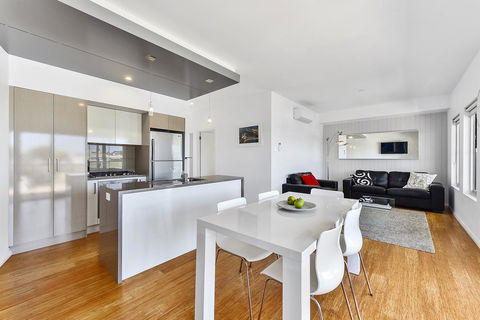 Aloha Waterfront Properties - Accommodation Search 18