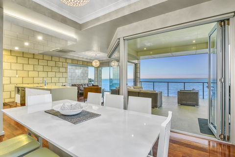 Aloha Waterfront Properties - Accommodation Search 9