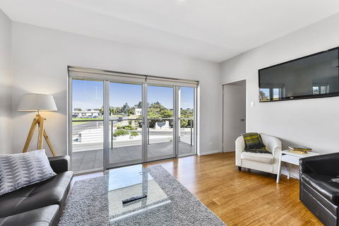 Aloha Waterfront Properties - Accommodation Search 29