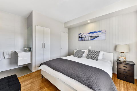 Aloha Waterfront Properties - Accommodation Search 21