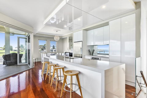Aloha Waterfront Properties - Accommodation Search 7