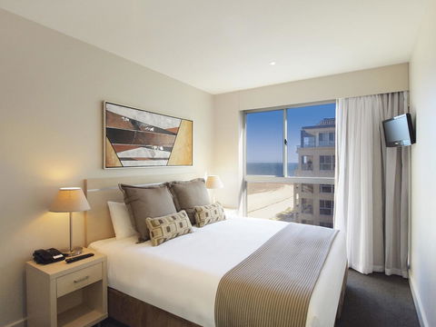 Oaks Glenelg Plaza Pier Suites - Accommodation Search 2