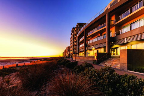 Oaks Glenelg Plaza Pier Suites - Accommodation Search 0