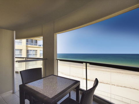 Oaks Glenelg Plaza Pier Suites - Accommodation Search 4