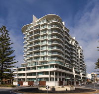 Oaks Liberty Towers - Accommodation Search