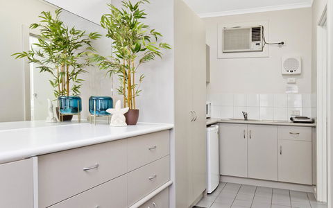 Glenelg Oasis Studios - Accommodation Search 7