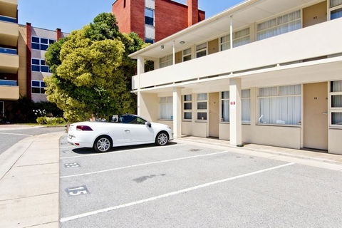 Glenelg Oasis Studios - Accommodation Search 6