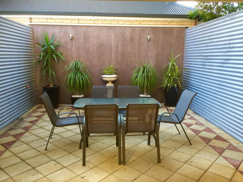 Superb Townhouse In North Adelaide - Accommodation Search 21