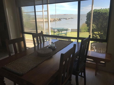 Hydeaway Bay - Own Private Bay + Kayaks - Accommodation Search 13