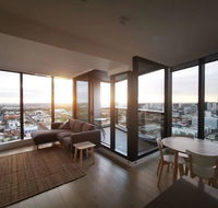 Modern CBD Apartment with Panoramic View - Accommodation Search