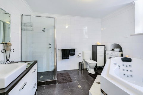 \'THE CHURCH\' Guest Home, Gawler Barossa Region - Accommodation Search 5