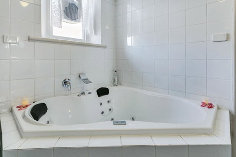 \'THE CHURCH\' Guest Home, Gawler Barossa Region - Accommodation Search 6