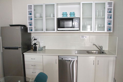 Smugglers Inn Studio Apartments - Accommodation Search 8