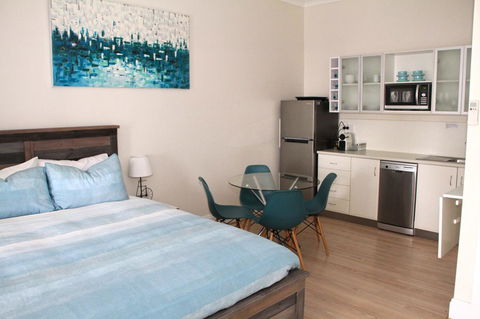 Smugglers Inn Studio Apartments - Accommodation Search 4