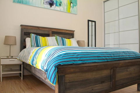 Smugglers Inn Studio Apartments - Accommodation Search 13