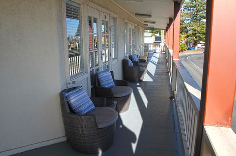 Smugglers Inn Studio Apartments - Accommodation Search 1