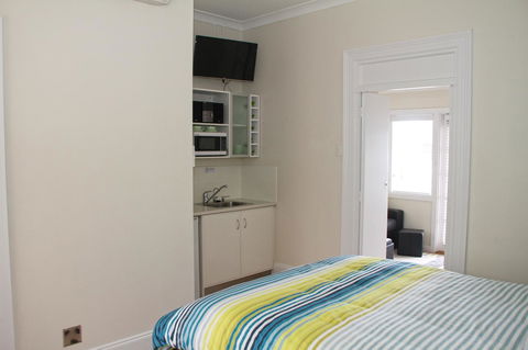 Smugglers Inn Studio Apartments - Accommodation Search 15