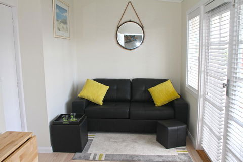 Smugglers Inn Studio Apartments - Accommodation Search 11