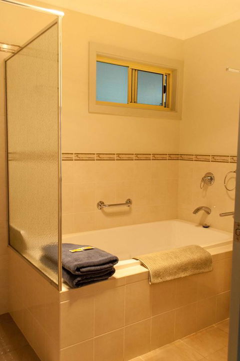 Admirals Inn - Accommodation Search 10