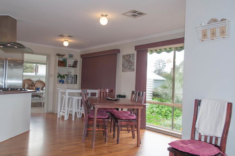 Admirals Inn - Accommodation Search 7