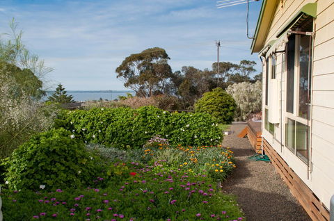 Admirals Inn - Accommodation Search 25