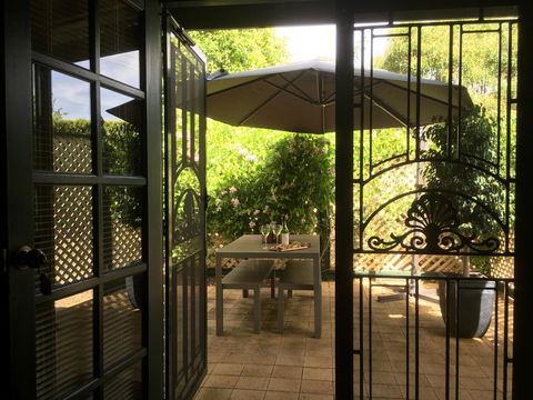 Wine And Roses Bed And Breakfast - Accommodation Search 4