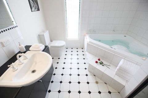 Wine And Roses Bed And Breakfast - Accommodation Search 11
