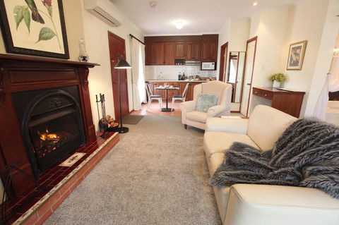 Wine And Roses Bed And Breakfast - Accommodation Search 16