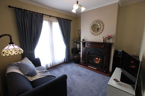 Wine And Roses Bed And Breakfast - Accommodation Search 21
