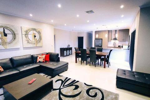 Casavino Luxury Villa - Accommodation Search 3