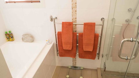 Rezare House Bed & Breakfast - Accommodation Search 25