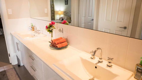 Rezare House Bed & Breakfast - Accommodation Search 21