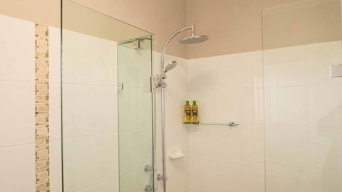 Rezare House Bed & Breakfast - Accommodation Search 24