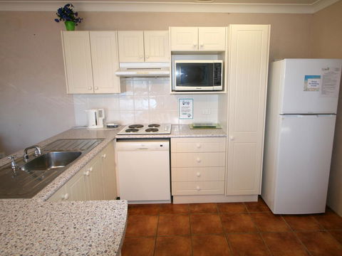 Lake Edge Apartments - Accommodation Search 6