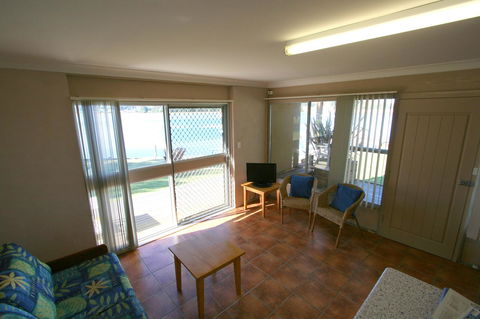 Lake Edge Apartments - Accommodation Search 10