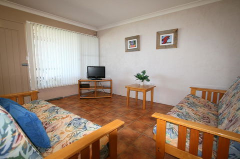 Lake Edge Apartments - Accommodation Search 15