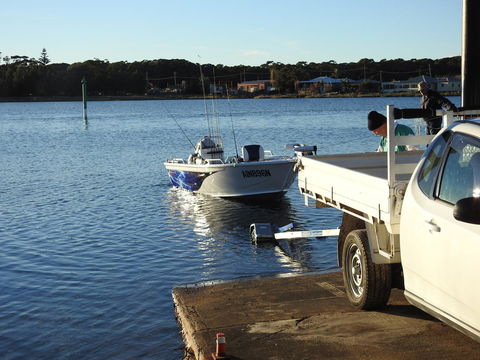 Lake Edge Apartments - Accommodation Search 23