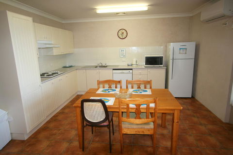 Lake Edge Apartments - Accommodation Search 17