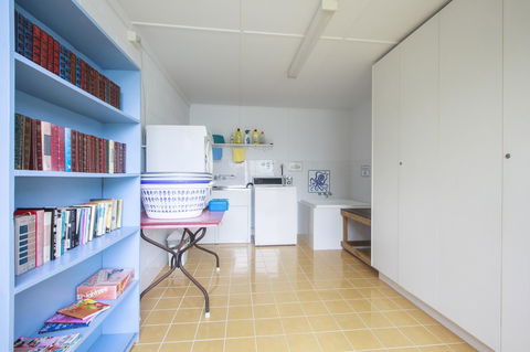 Lake Edge Apartments - Accommodation Search 4