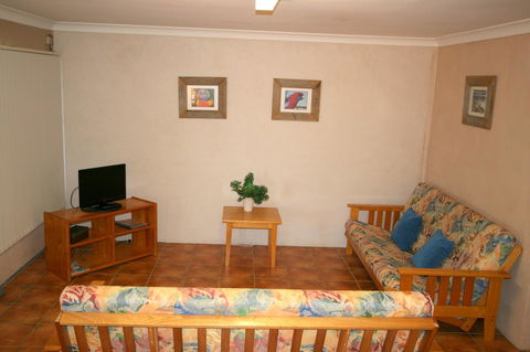 Lake Edge Apartments - Accommodation Search 27